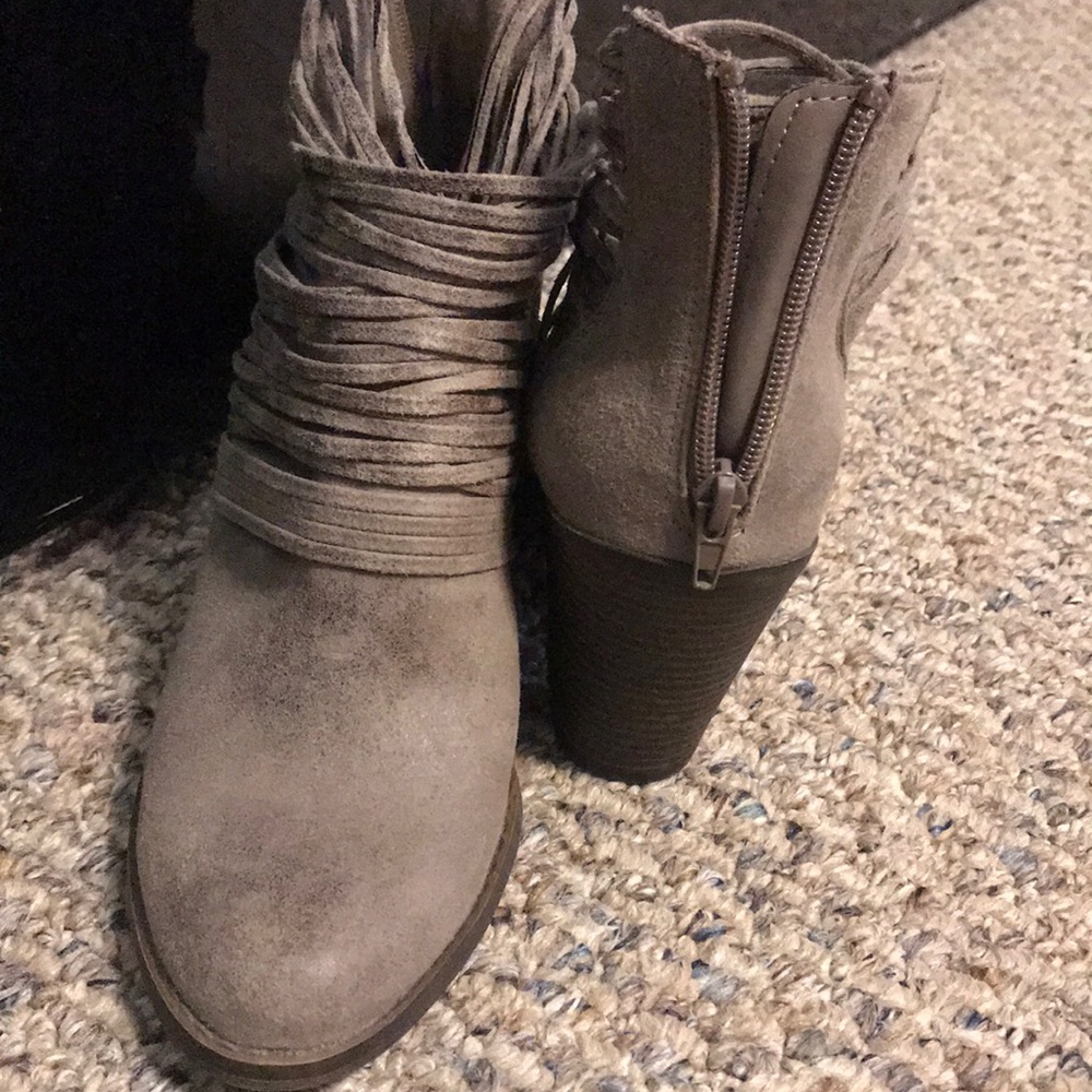 booties - Picture 3 of 3